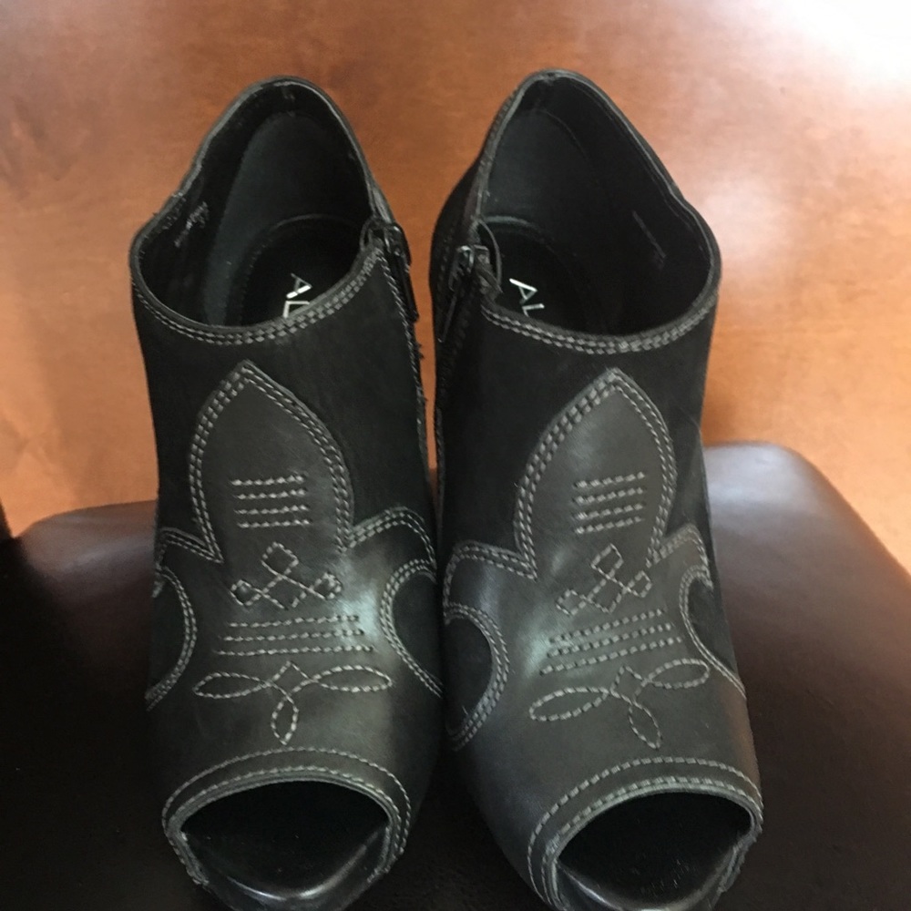 Women’s shoes